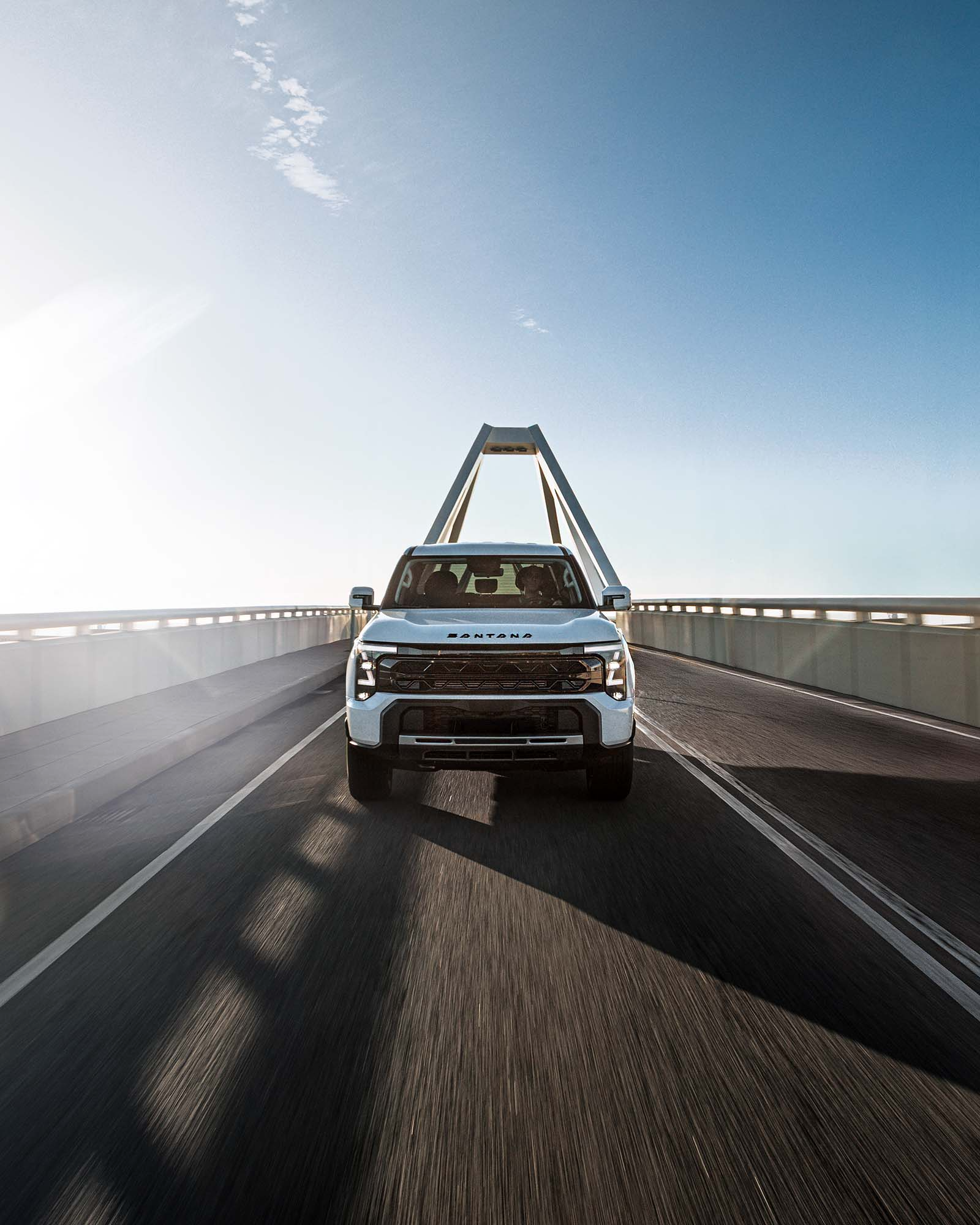 Santana 400 D in motion